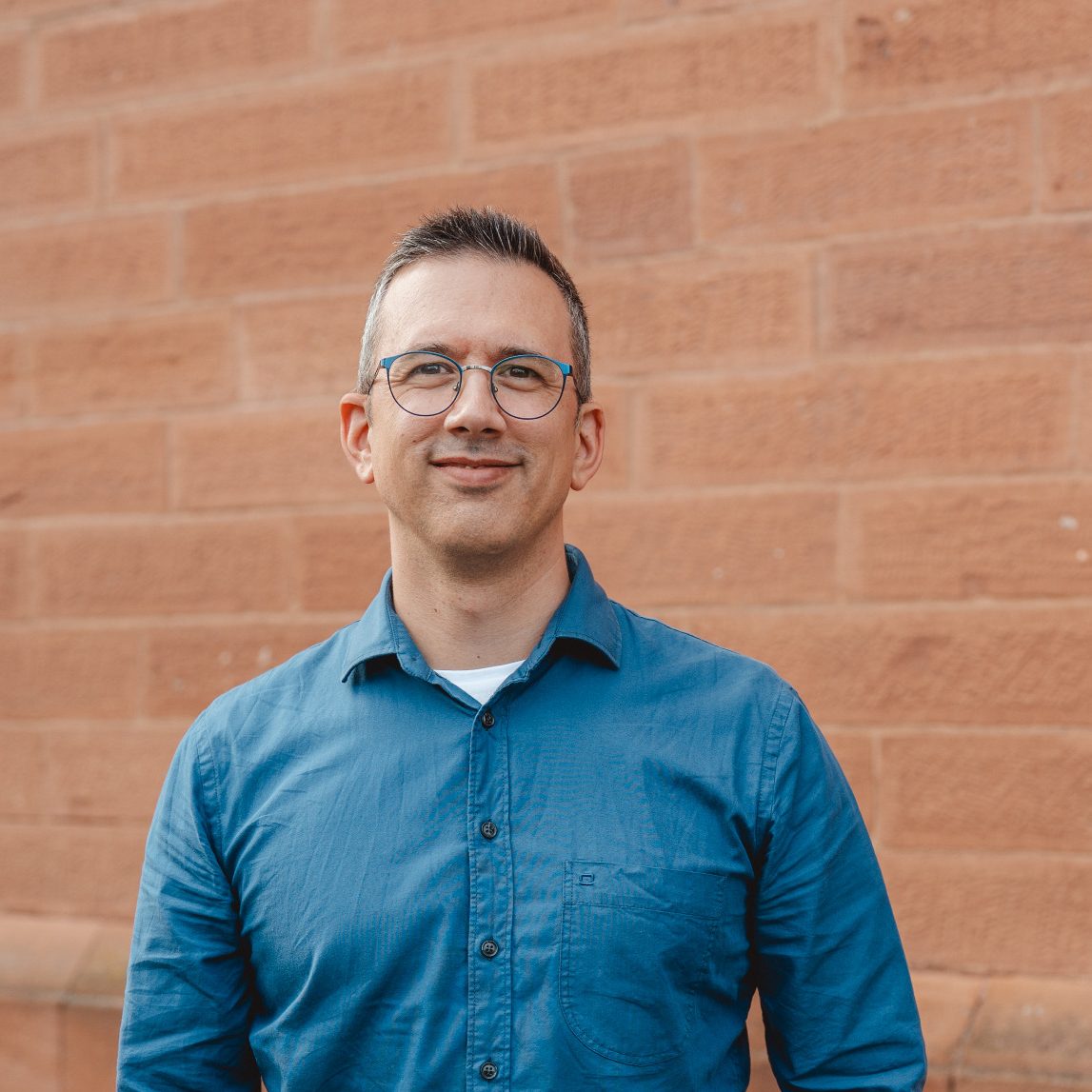 Portrait von David M. Heltzel, Experte für Kinderschutz, Prävention sexualisierter Gewalt, Schutzkonzepte und Beratung in Kaiserslautern